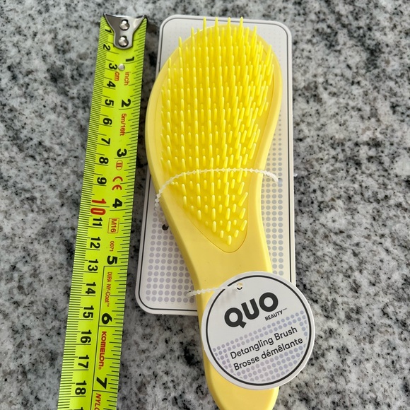 ⚠️Add on + $1⚠️Quo brush - detangling brush - Picture 2 of 2